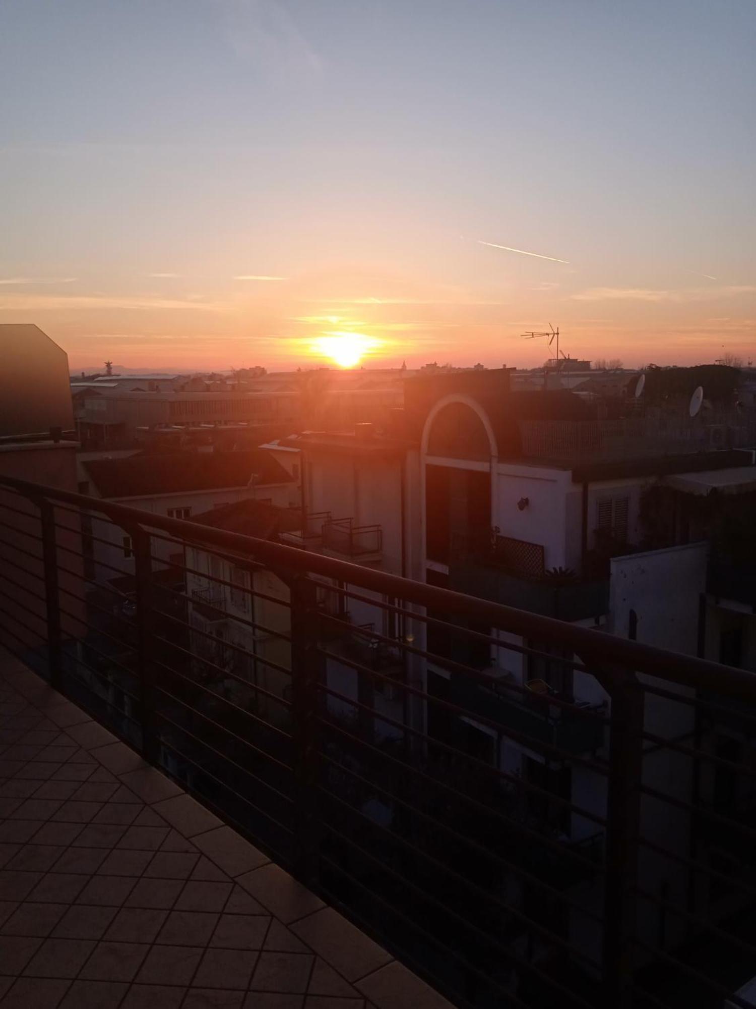 Apartamento Il Tramonto Rímini Exterior foto