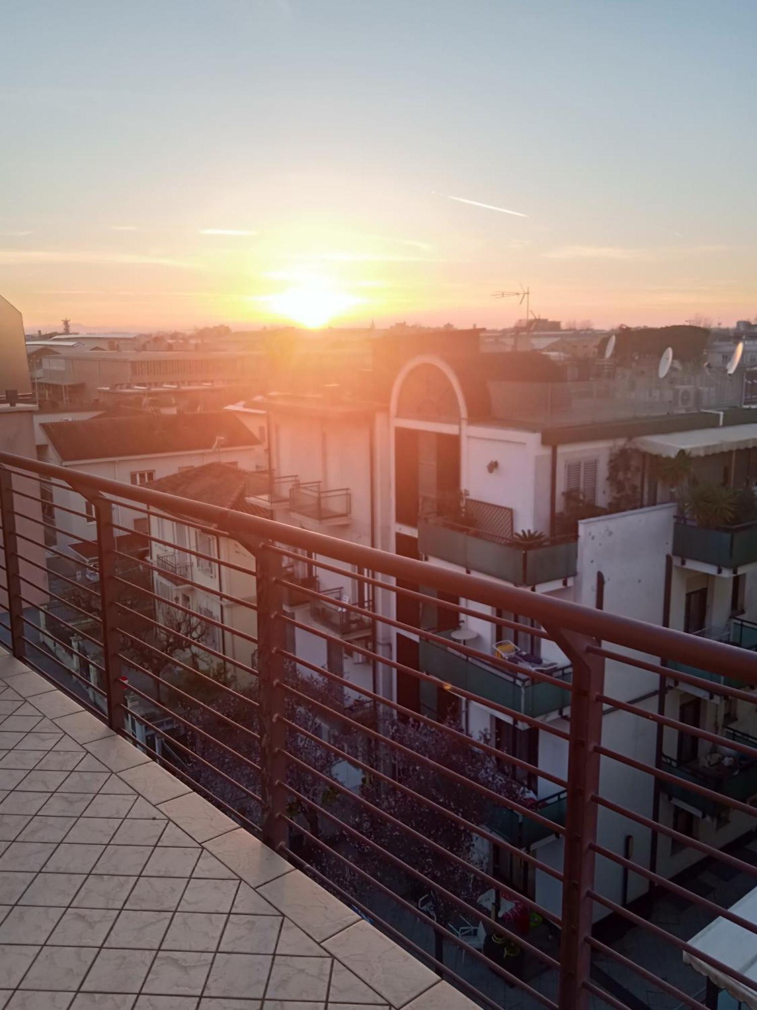 Apartamento Il Tramonto Rímini Exterior foto